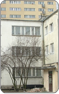 w za�omku przy Domu Kultury - stare wej�cie g��wne)